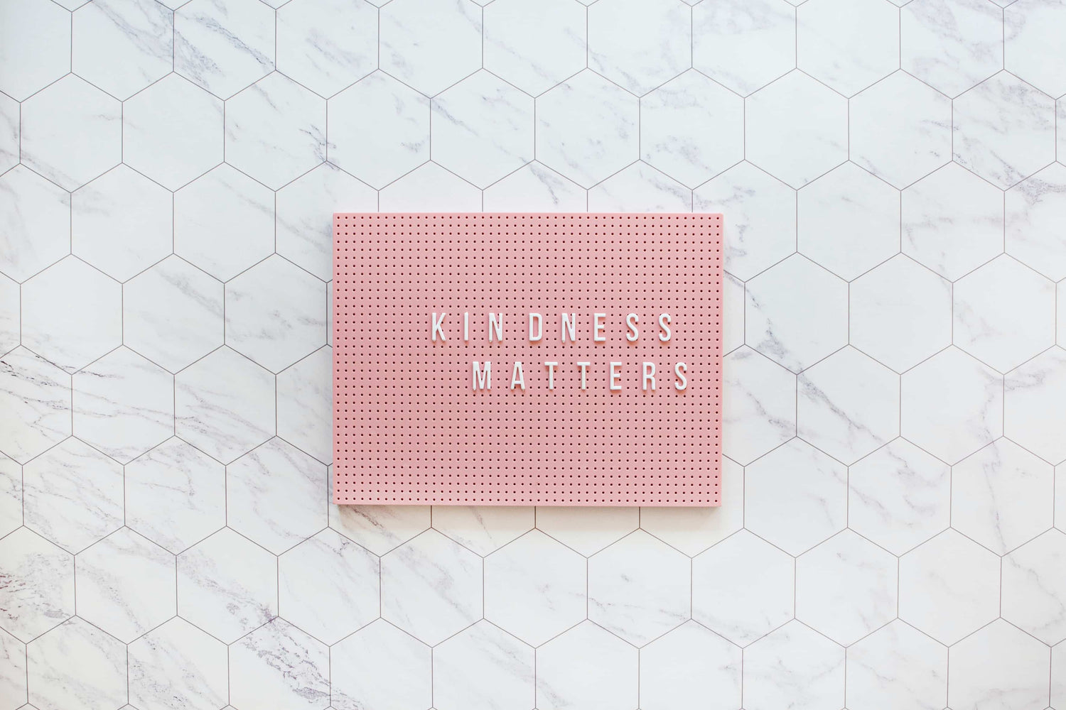RANDOM ACTS OF KINDNESS: 7 Ideen für dich